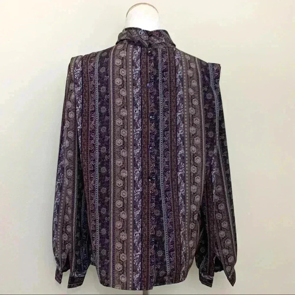 Sophisticates vintage purple patterned button up - Picture 4 of 7